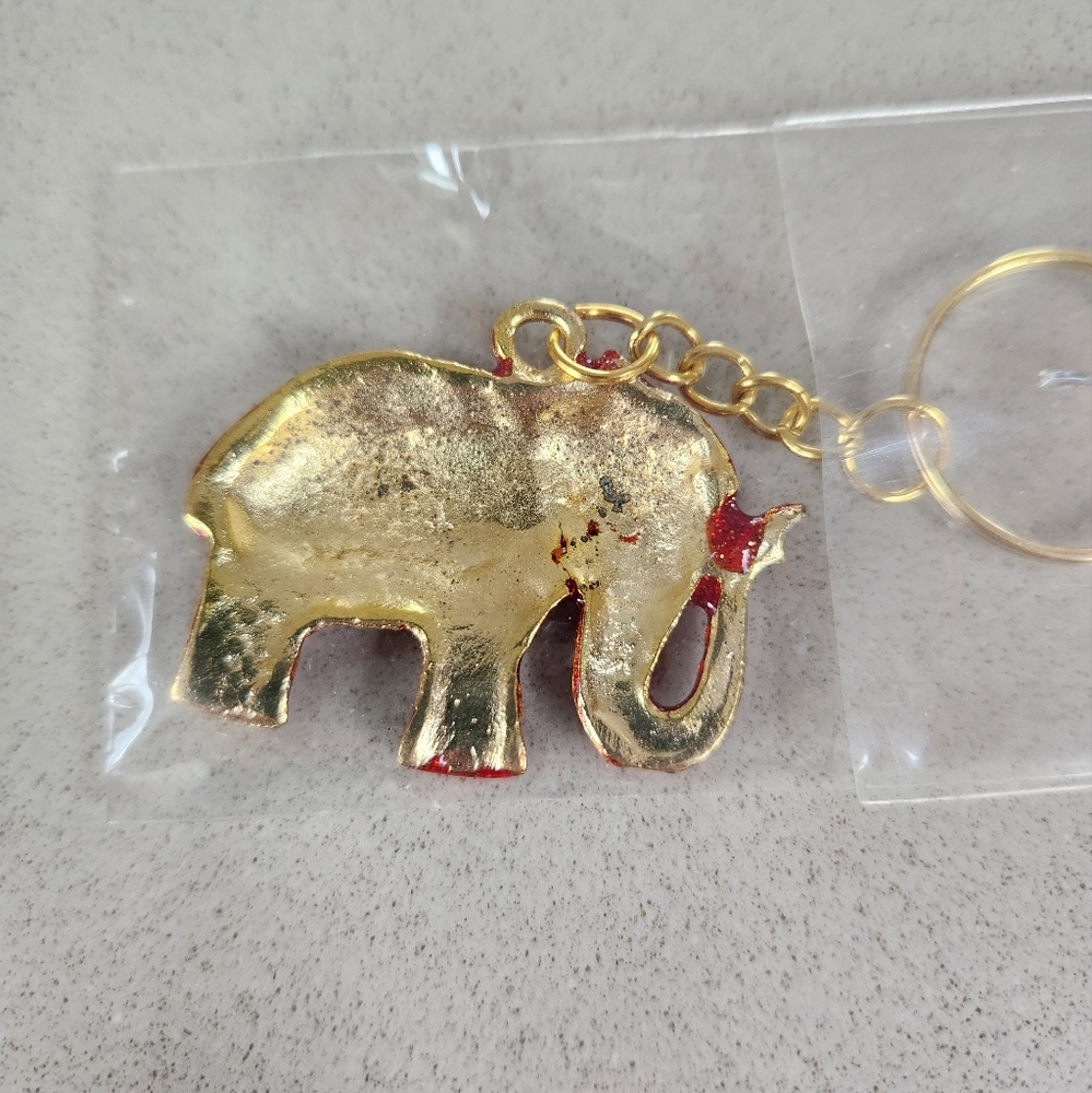 Lucky Red Elephant Keychain **NEW - Picture 3 of 3